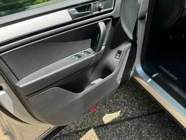 Серый Фольксваген Туарег, объемом двигателя 3.6 л и пробегом 76 тыс. км за 4900 $, фото 8 на Automoto.ua