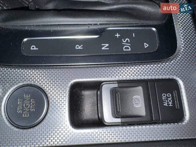 Серый Фольксваген Туарег, объемом двигателя 3 л и пробегом 123 тыс. км за 33333 $, фото 16 на Automoto.ua