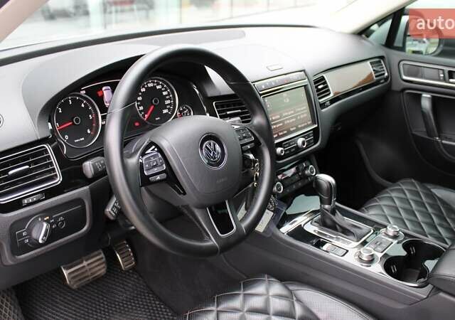 Серый Фольксваген Туарег, объемом двигателя 2.97 л и пробегом 171 тыс. км за 28900 $, фото 8 на Automoto.ua