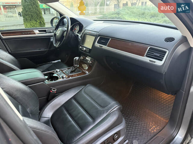 Серый Фольксваген Туарег, объемом двигателя 2.97 л и пробегом 139 тыс. км за 33900 $, фото 33 на Automoto.ua