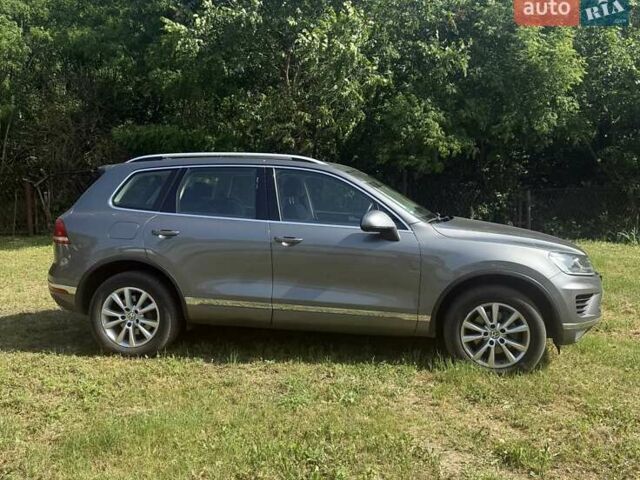 Серый Фольксваген Туарег, объемом двигателя 3 л и пробегом 223 тыс. км за 30000 $, фото 3 на Automoto.ua