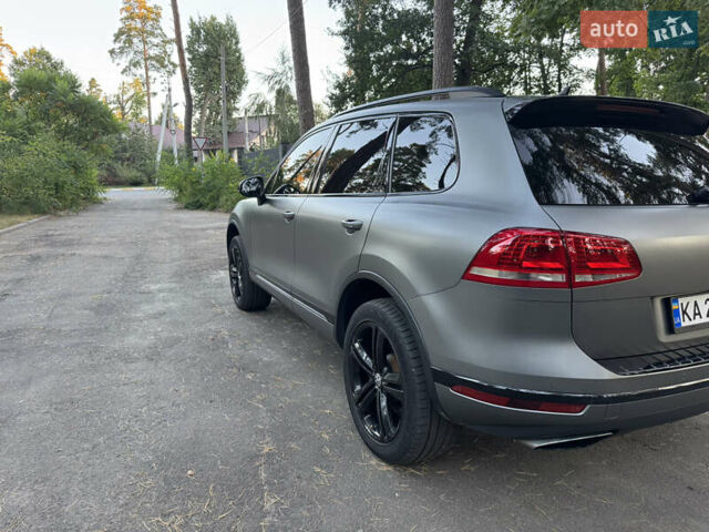 Серый Фольксваген Туарег, объемом двигателя 3 л и пробегом 123 тыс. км за 33333 $, фото 4 на Automoto.ua
