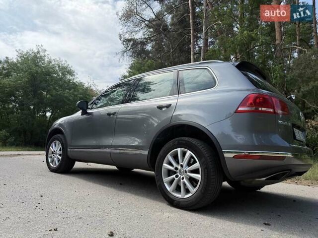 Серый Фольксваген Туарег, объемом двигателя 3 л и пробегом 223 тыс. км за 30000 $, фото 5 на Automoto.ua