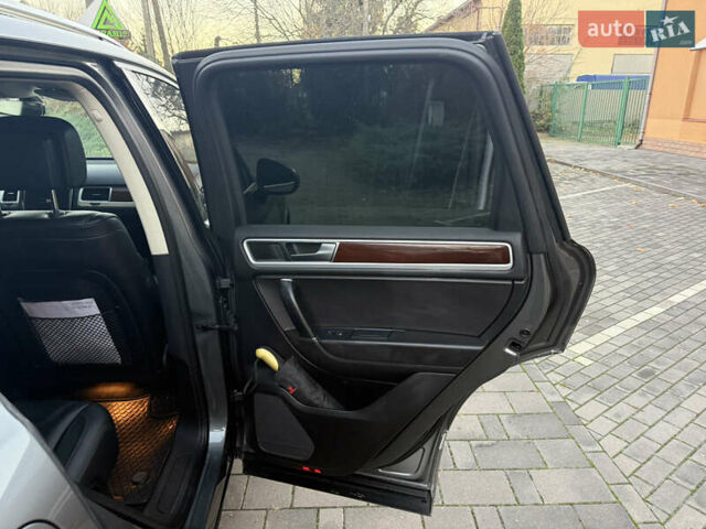 Серый Фольксваген Туарег, объемом двигателя 2.97 л и пробегом 139 тыс. км за 33900 $, фото 30 на Automoto.ua