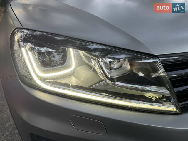 Серый Фольксваген Туарег, объемом двигателя 3 л и пробегом 123 тыс. км за 33333 $, фото 27 на Automoto.ua