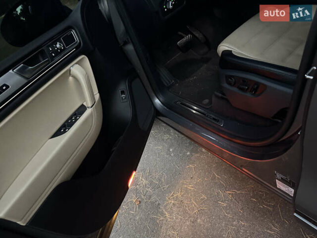 Серый Фольксваген Туарег, объемом двигателя 3 л и пробегом 123 тыс. км за 33333 $, фото 19 на Automoto.ua