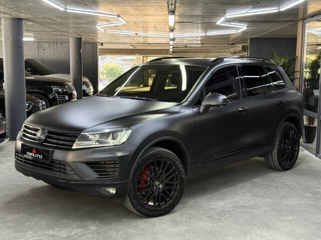 Серый Фольксваген Туарег, объемом двигателя 3 л и пробегом 162 тыс. км за 760 $, фото 4 на Automoto.ua