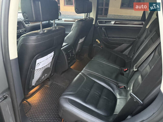 Серый Фольксваген Туарег, объемом двигателя 2.97 л и пробегом 139 тыс. км за 33900 $, фото 26 на Automoto.ua