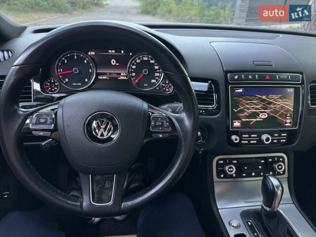 Серый Фольксваген Туарег, объемом двигателя 3 л и пробегом 123 тыс. км за 33333 $, фото 55 на Automoto.ua