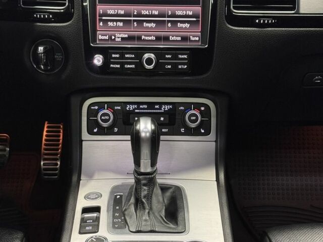 Серый Фольксваген Туарег, объемом двигателя 3.6 л и пробегом 240 тыс. км за 18999 $, фото 12 на Automoto.ua