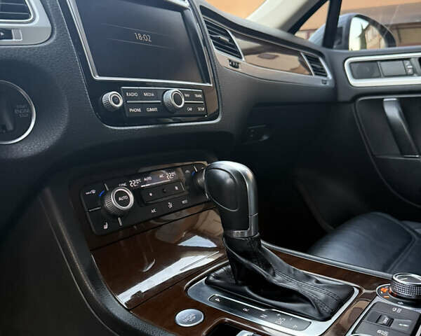 Серый Фольксваген Туарег, объемом двигателя 2.97 л и пробегом 139 тыс. км за 33900 $, фото 41 на Automoto.ua