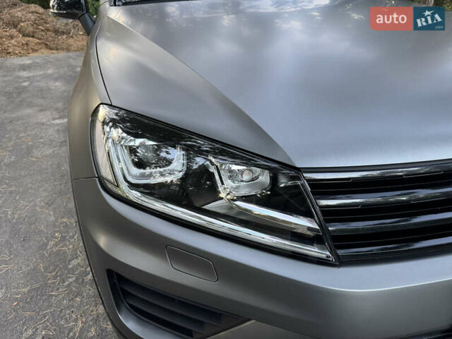 Серый Фольксваген Туарег, объемом двигателя 3 л и пробегом 123 тыс. км за 33333 $, фото 11 на Automoto.ua