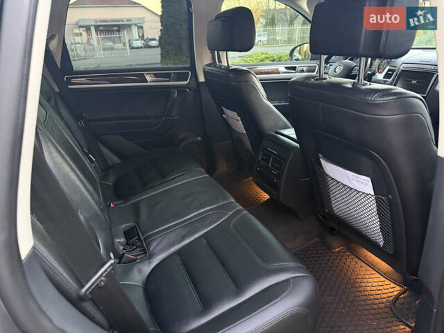 Серый Фольксваген Туарег, объемом двигателя 2.97 л и пробегом 139 тыс. км за 33900 $, фото 31 на Automoto.ua