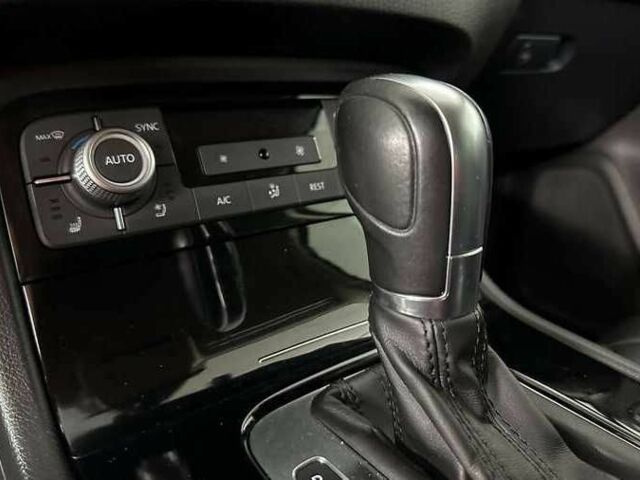 Серый Фольксваген Туарег, объемом двигателя 3 л и пробегом 130 тыс. км за 24000 $, фото 14 на Automoto.ua