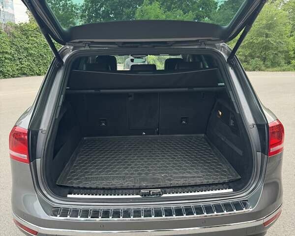 Серый Фольксваген Туарег, объемом двигателя 3.6 л и пробегом 115 тыс. км за 19500 $, фото 5 на Automoto.ua