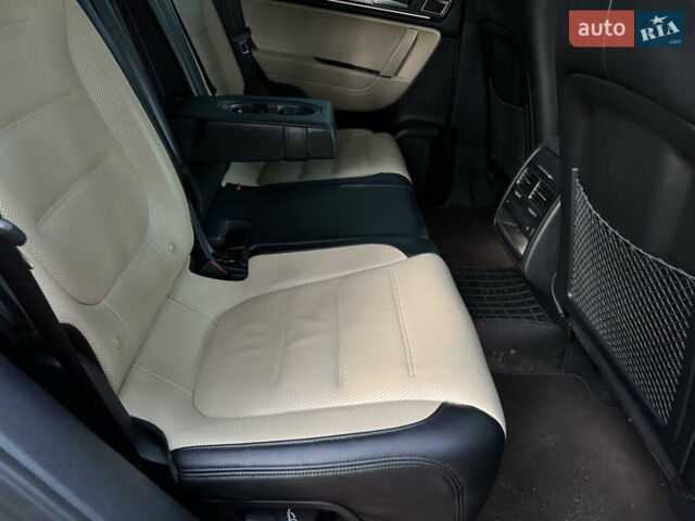 Серый Фольксваген Туарег, объемом двигателя 3 л и пробегом 123 тыс. км за 33333 $, фото 33 на Automoto.ua