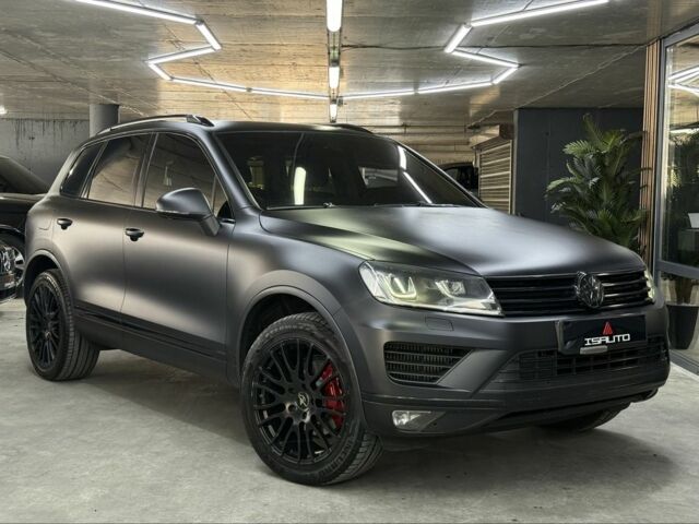 Серый Фольксваген Туарег, объемом двигателя 3 л и пробегом 162 тыс. км за 760 $, фото 2 на Automoto.ua