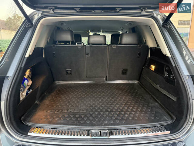 Серый Фольксваген Туарег, объемом двигателя 2.97 л и пробегом 139 тыс. км за 33900 $, фото 29 на Automoto.ua