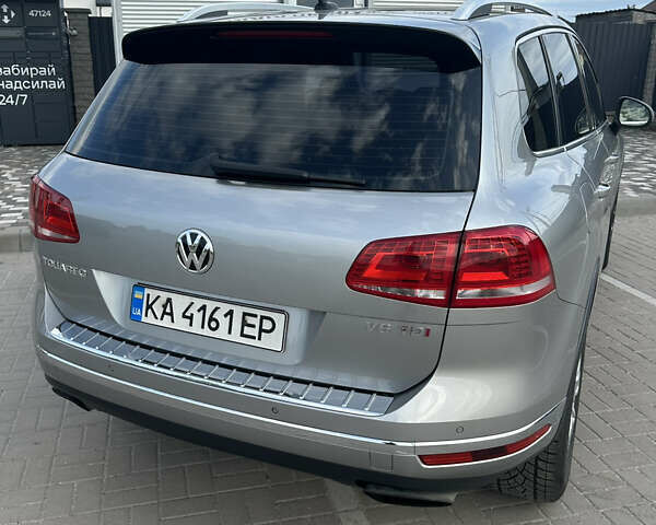 Серый Фольксваген Туарег, объемом двигателя 3 л и пробегом 230 тыс. км за 32000 $, фото 5 на Automoto.ua