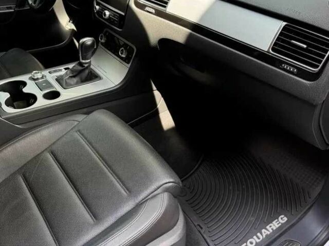 Серый Фольксваген Туарег, объемом двигателя 3.6 л и пробегом 76 тыс. км за 4900 $, фото 20 на Automoto.ua