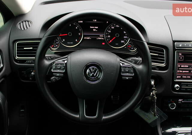 Серый Фольксваген Туарег, объемом двигателя 2.97 л и пробегом 171 тыс. км за 28900 $, фото 10 на Automoto.ua