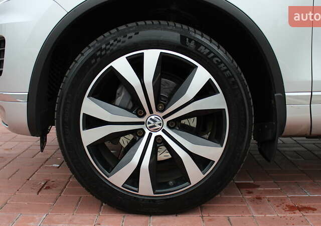 Серый Фольксваген Туарег, объемом двигателя 2.97 л и пробегом 171 тыс. км за 28900 $, фото 17 на Automoto.ua