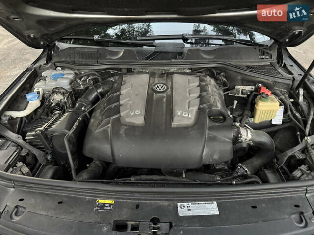 Серый Фольксваген Туарег, объемом двигателя 3 л и пробегом 123 тыс. км за 33333 $, фото 22 на Automoto.ua