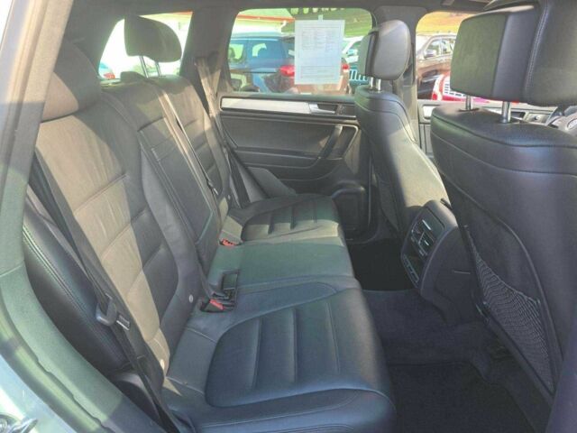 Сірий Фольксваген Туарег, об'ємом двигуна 0 л та пробігом 82 тис. км за 14000 $, фото 8 на Automoto.ua