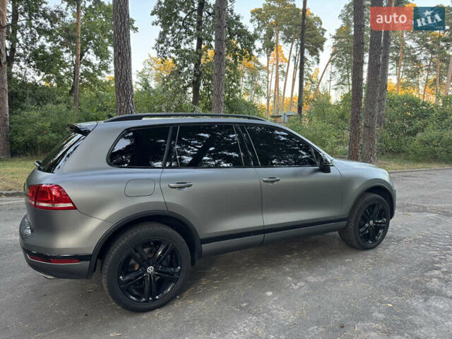 Серый Фольксваген Туарег, объемом двигателя 3 л и пробегом 123 тыс. км за 33333 $, фото 3 на Automoto.ua
