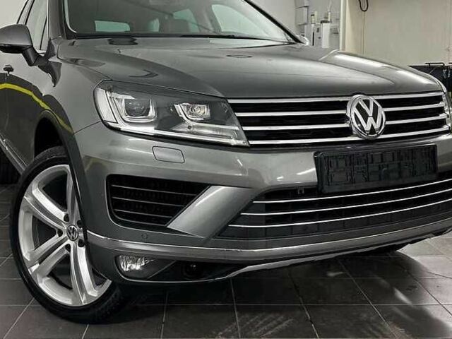 Серый Фольксваген Туарег, объемом двигателя 3 л и пробегом 130 тыс. км за 24000 $, фото 3 на Automoto.ua