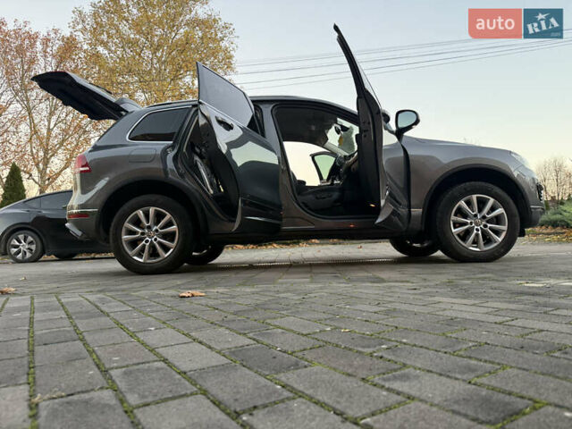 Серый Фольксваген Туарег, объемом двигателя 2.97 л и пробегом 139 тыс. км за 33900 $, фото 48 на Automoto.ua