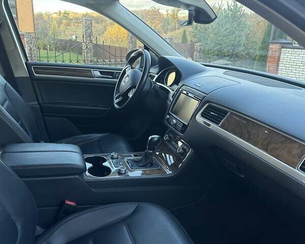 Сірий Фольксваген Туарег, об'ємом двигуна 3 л та пробігом 198 тис. км за 30500 $, фото 14 на Automoto.ua