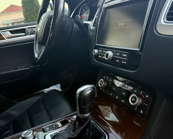 Серый Фольксваген Туарег, объемом двигателя 2.97 л и пробегом 139 тыс. км за 33900 $, фото 35 на Automoto.ua