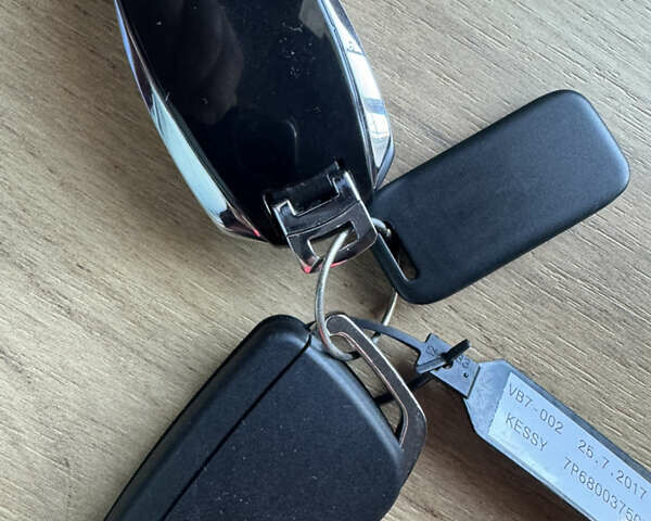 Серый Фольксваген Туарег, объемом двигателя 3 л и пробегом 123 тыс. км за 33333 $, фото 59 на Automoto.ua