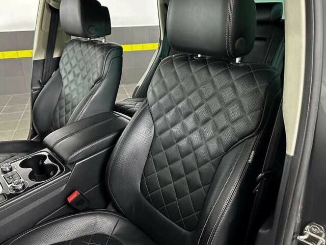 Серый Фольксваген Туарег, объемом двигателя 3 л и пробегом 130 тыс. км за 24000 $, фото 9 на Automoto.ua