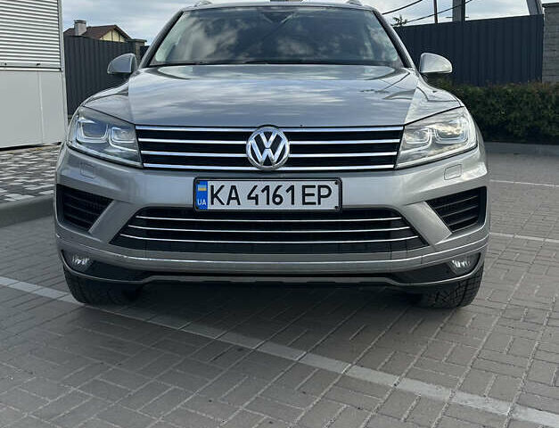 Серый Фольксваген Туарег, объемом двигателя 3 л и пробегом 230 тыс. км за 32000 $, фото 3 на Automoto.ua