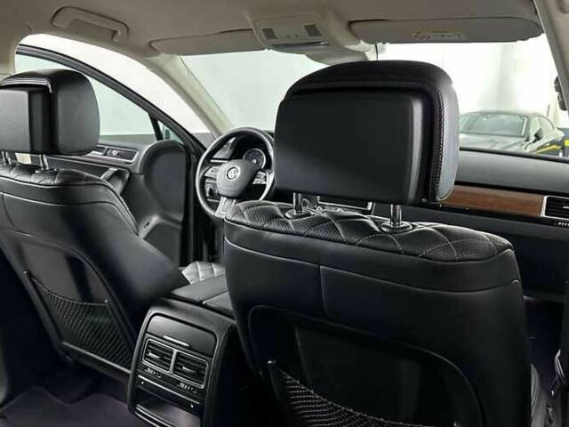 Серый Фольксваген Туарег, объемом двигателя 3 л и пробегом 130 тыс. км за 24000 $, фото 17 на Automoto.ua