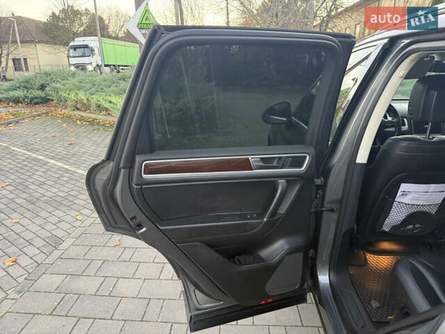 Серый Фольксваген Туарег, объемом двигателя 2.97 л и пробегом 139 тыс. км за 33900 $, фото 25 на Automoto.ua