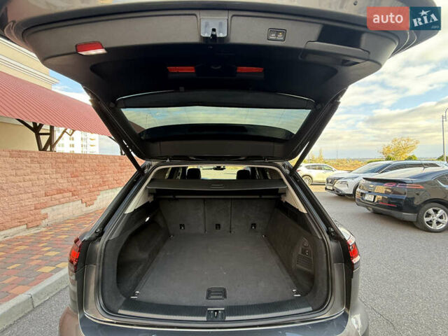 Серый Фольксваген Туарег, объемом двигателя 3 л и пробегом 106 тыс. км за 44700 $, фото 19 на Automoto.ua