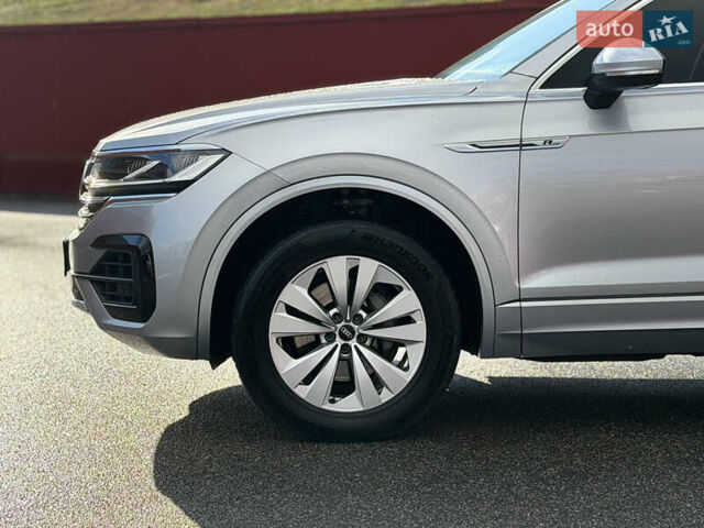 Серый Фольксваген Туарег, объемом двигателя 3 л и пробегом 110 тыс. км за 39900 $, фото 4 на Automoto.ua