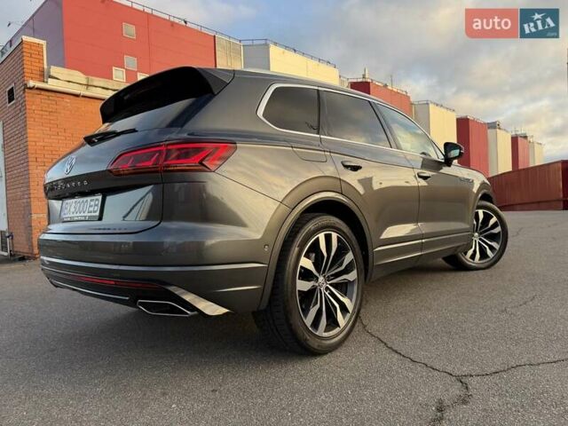 Серый Фольксваген Туарег, объемом двигателя 2.97 л и пробегом 139 тыс. км за 45900 $, фото 10 на Automoto.ua