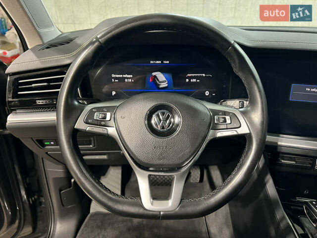 Серый Фольксваген Туарег, объемом двигателя 2.97 л и пробегом 225 тыс. км за 43900 $, фото 34 на Automoto.ua
