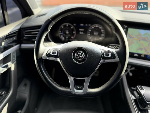 Серый Фольксваген Туарег, объемом двигателя 3 л и пробегом 110 тыс. км за 39900 $, фото 19 на Automoto.ua