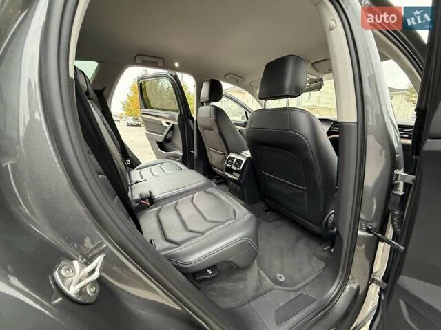 Серый Фольксваген Туарег, объемом двигателя 2.99 л и пробегом 200 тыс. км за 33700 $, фото 44 на Automoto.ua