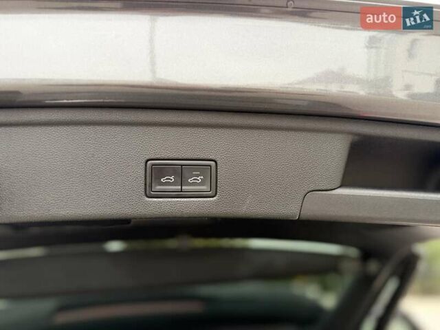 Серый Фольксваген Туарег, объемом двигателя 2.99 л и пробегом 200 тыс. км за 33700 $, фото 41 на Automoto.ua