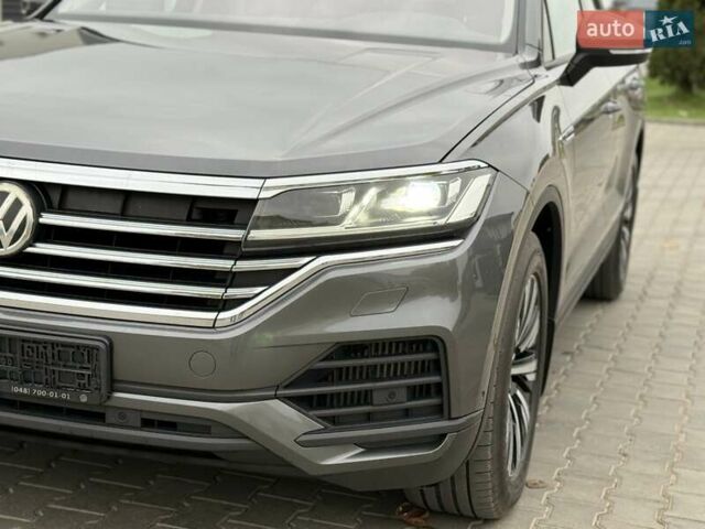 Серый Фольксваген Туарег, объемом двигателя 2.99 л и пробегом 200 тыс. км за 33700 $, фото 21 на Automoto.ua