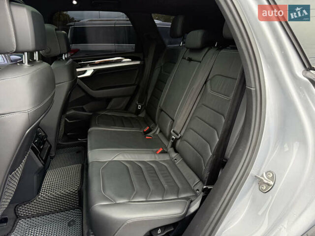 Серый Фольксваген Туарег, объемом двигателя 3 л и пробегом 109 тыс. км за 39700 $, фото 38 на Automoto.ua