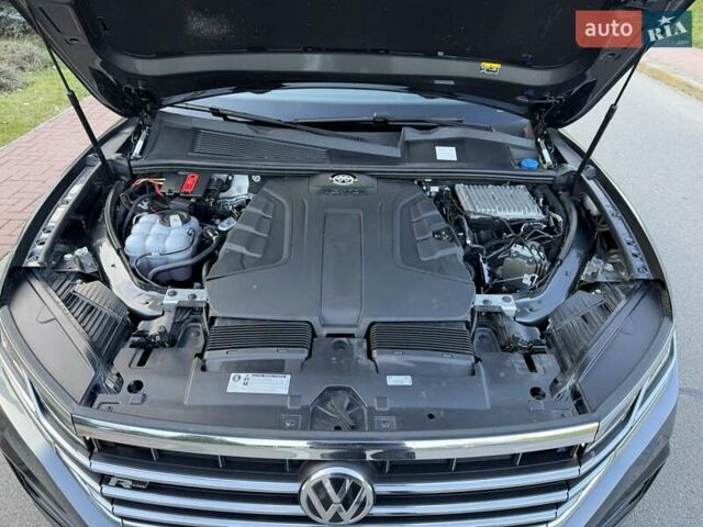 Серый Фольксваген Туарег, объемом двигателя 2.97 л и пробегом 139 тыс. км за 45900 $, фото 39 на Automoto.ua