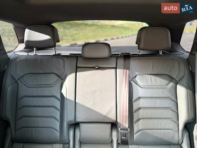 Серый Фольксваген Туарег, объемом двигателя 3 л и пробегом 110 тыс. км за 39900 $, фото 14 на Automoto.ua