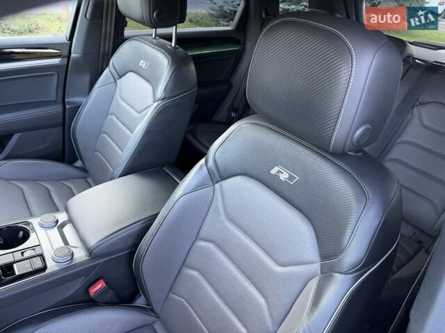 Серый Фольксваген Туарег, объемом двигателя 2.97 л и пробегом 139 тыс. км за 45900 $, фото 33 на Automoto.ua